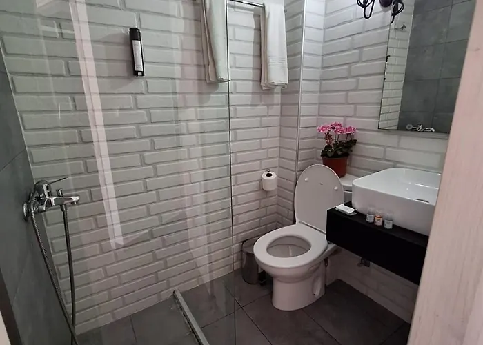 Einav * Νικιάνα